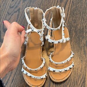 Tahari size 13 studded sandals in white silver